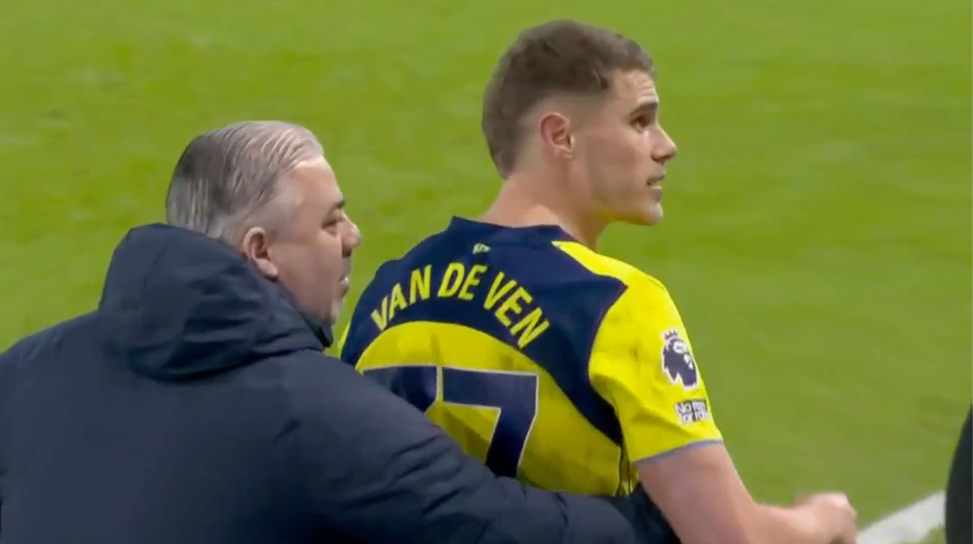 Зірвало дах: зірка Тоттенгема ледь не побився з фанатом після поразки від Борнмута