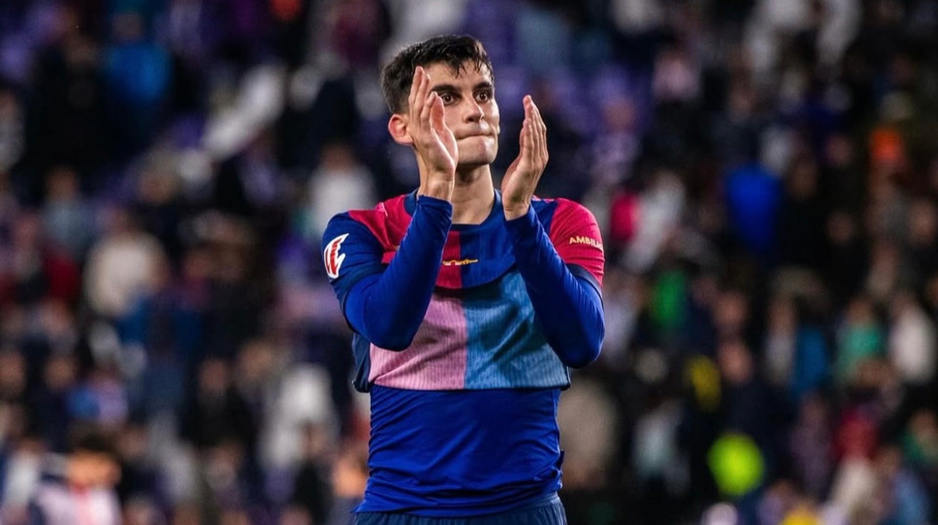 Не нашлось листочка: юная звезда Барселоны расписался на груди фанатки