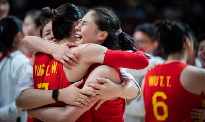 Яскраві емоції китаянок та Яо Міна після виходу у фінал жіночого чемпіонату світу