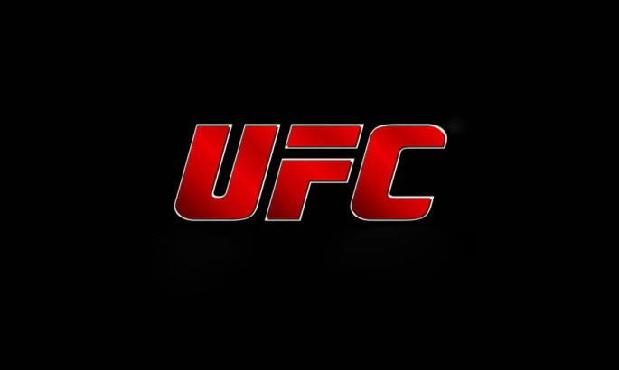 Еспарса виграла у Намаюнас роздільним рішенням та стала чемпіонкою UFC