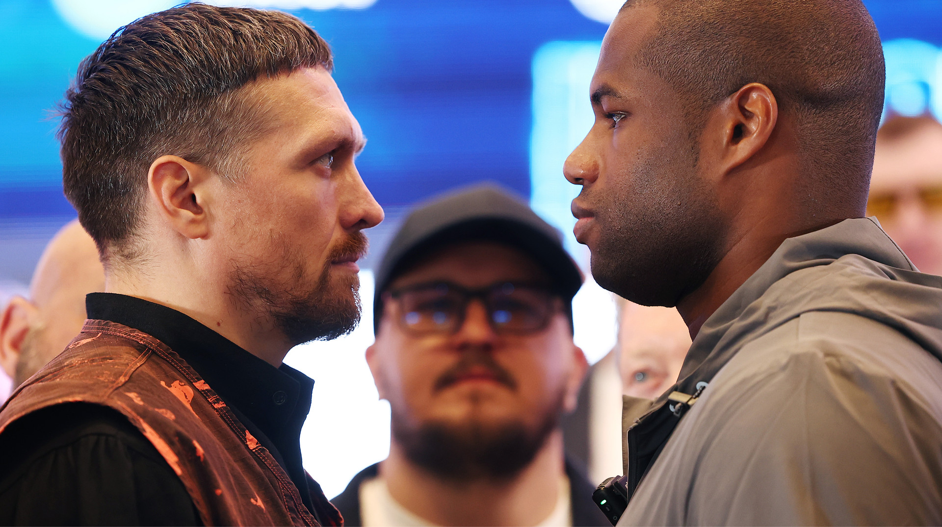 Казацкая шапка, уверенность команды Дюбуа и возраст Усика: главное с пресс-конференции боксеров