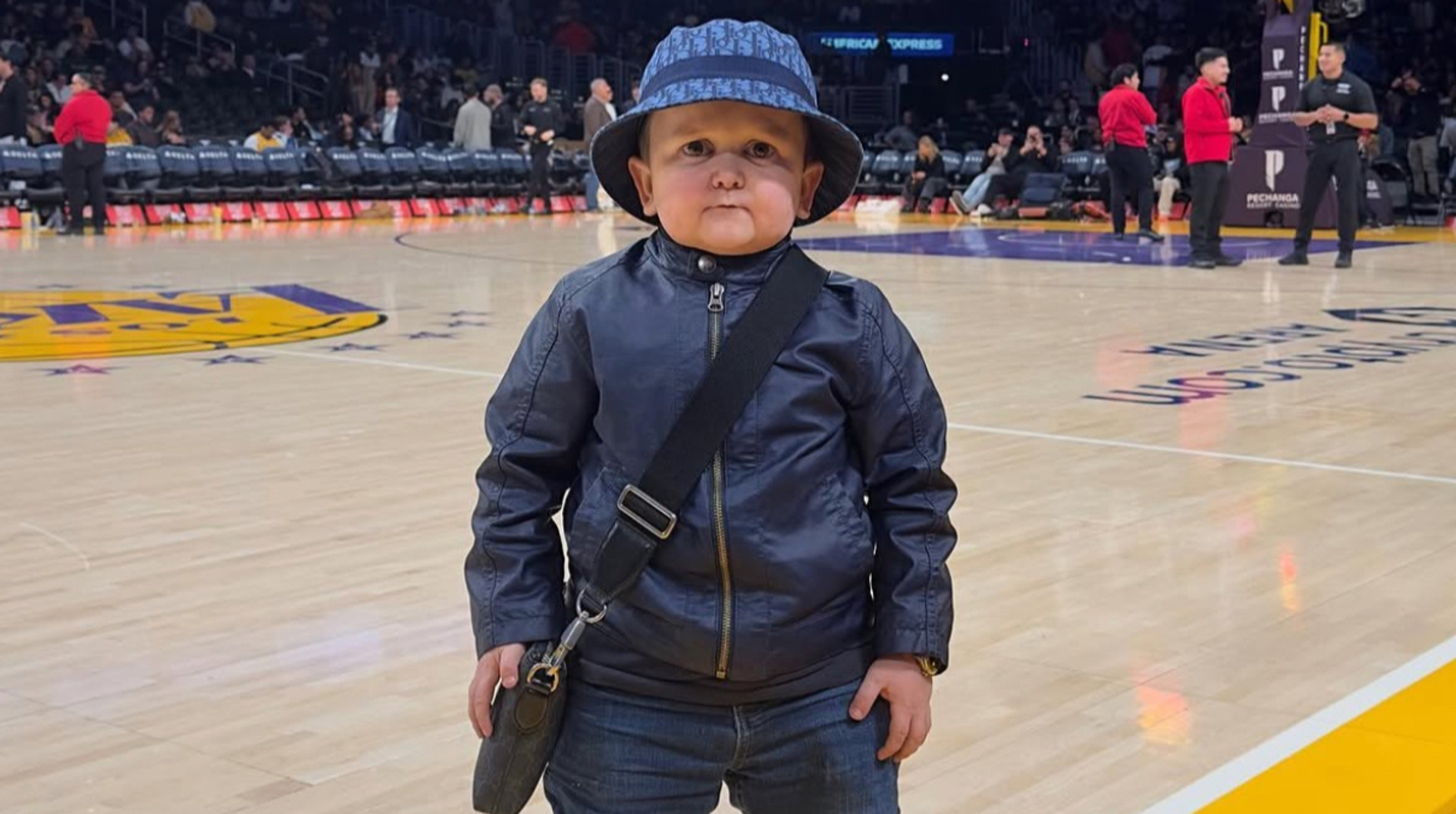 Барселона зганьбилася: клуб запросив російського блогера на відкриття Камп Ноу