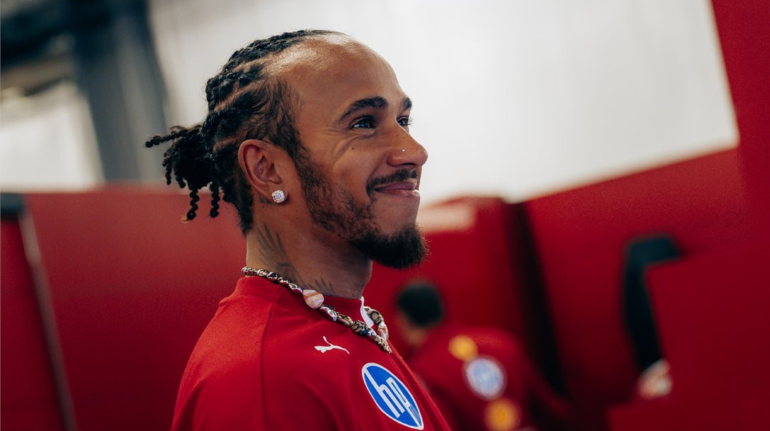 Гамильтон получил штраф и потерял одну позицию Гран-при Сингапура