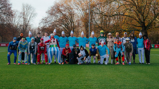 Обелікс, Смурфики і компанія: гравці клубу Бундесліги влаштували тренування у карнавальних костюмах