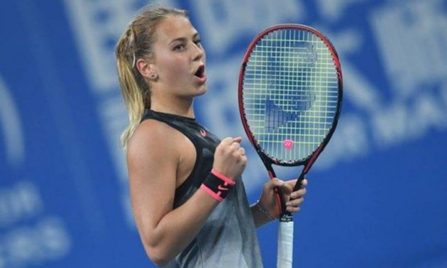 Юна українка тренується з легендарним тенісистом