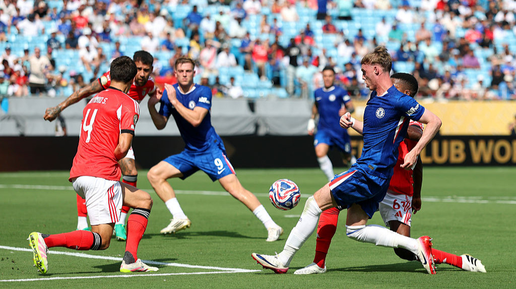 Бенфіка з Трубіним зазнала розгромної поразки від Челсі у матчі КЧС, який тривав понад 4 години