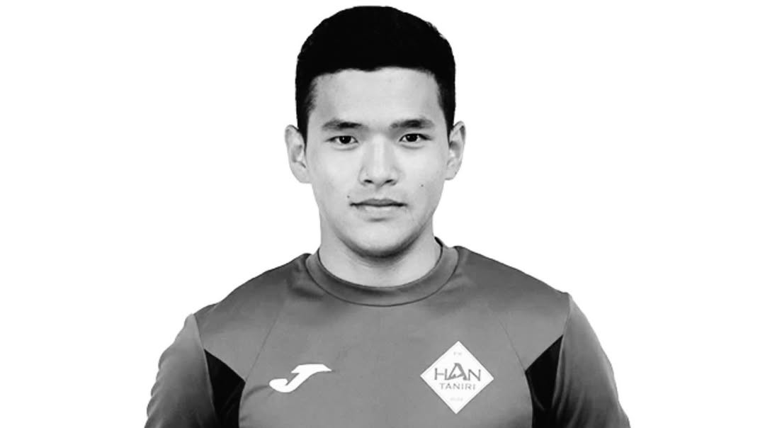 Погиб 19-летний футболист: ему стало плохо во время матча Первой лиги Казахстана