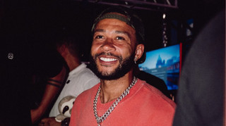 Колишній форвард МЮ і Барселони перестав виходити на зв'язок із дівчиною, яка від нього завагітніла