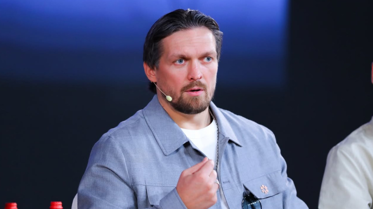 Усик у лижній масці звернувся до українців: чемпіон записав зимове послання фанатам
