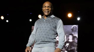 Неймовірний боксер, з яким ніхто й близько не міг зрівнятися: Залізний Майк оцінив кар'єру скандального Девіса