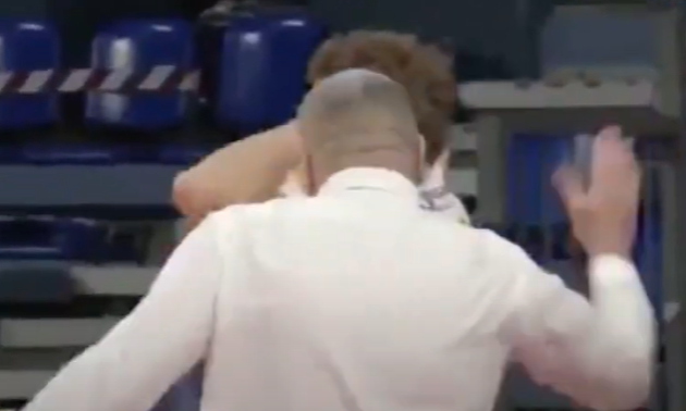В Італії тренер напав на свого баскетболіста під час матчу