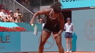 Зірвалася і розбила ракетку: в американської тенісистки здали нерви на турнірі в Мадриді