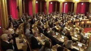 Норвезький тренд дійшов до парламенту: депутати влаштували веслування вікінгів після розгрому на ЧС-2026