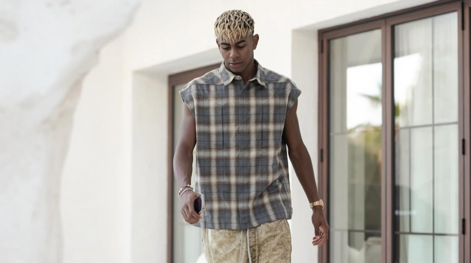 Зробив собі подарунок на 18-річчя: зірка Барселони похизувався розкішною прикрасою за 400 тисяч євро