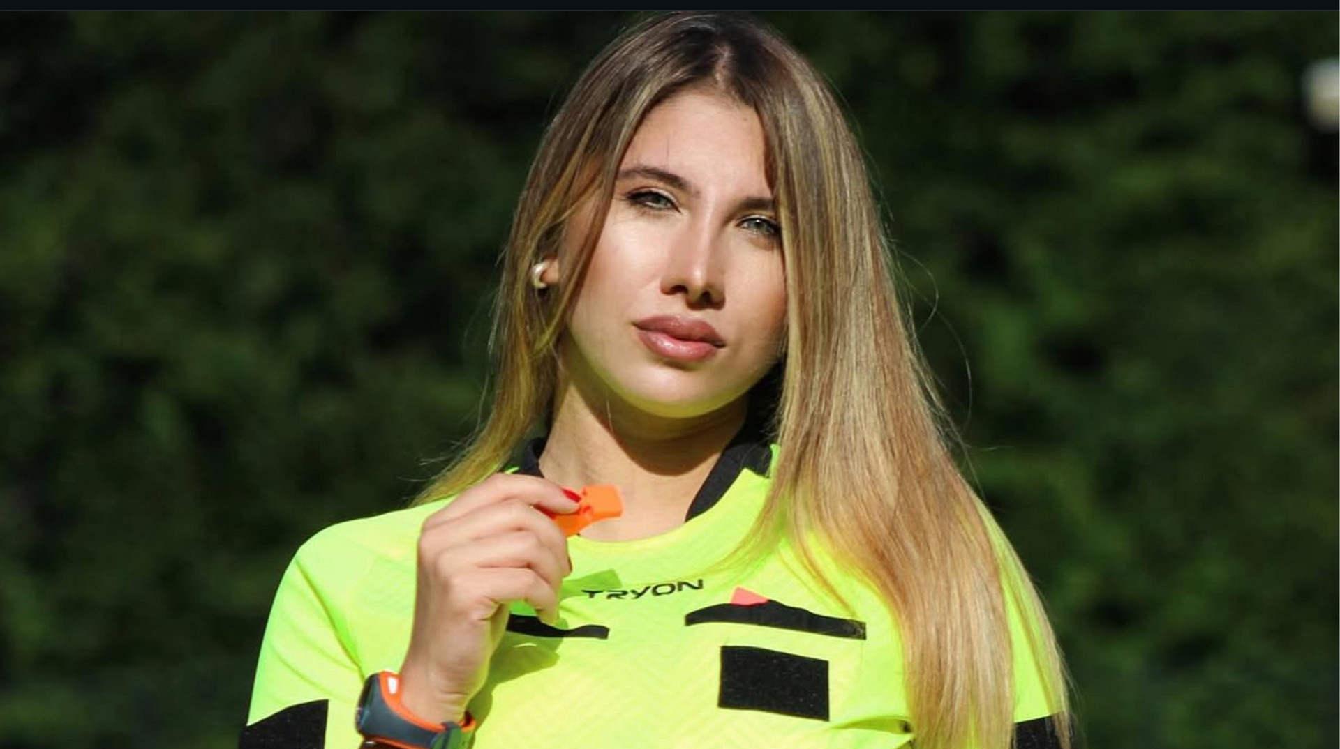 Турецкий арбитр, которая была пожизненно забаненной за секс-видео с начальником, вернулась к работе