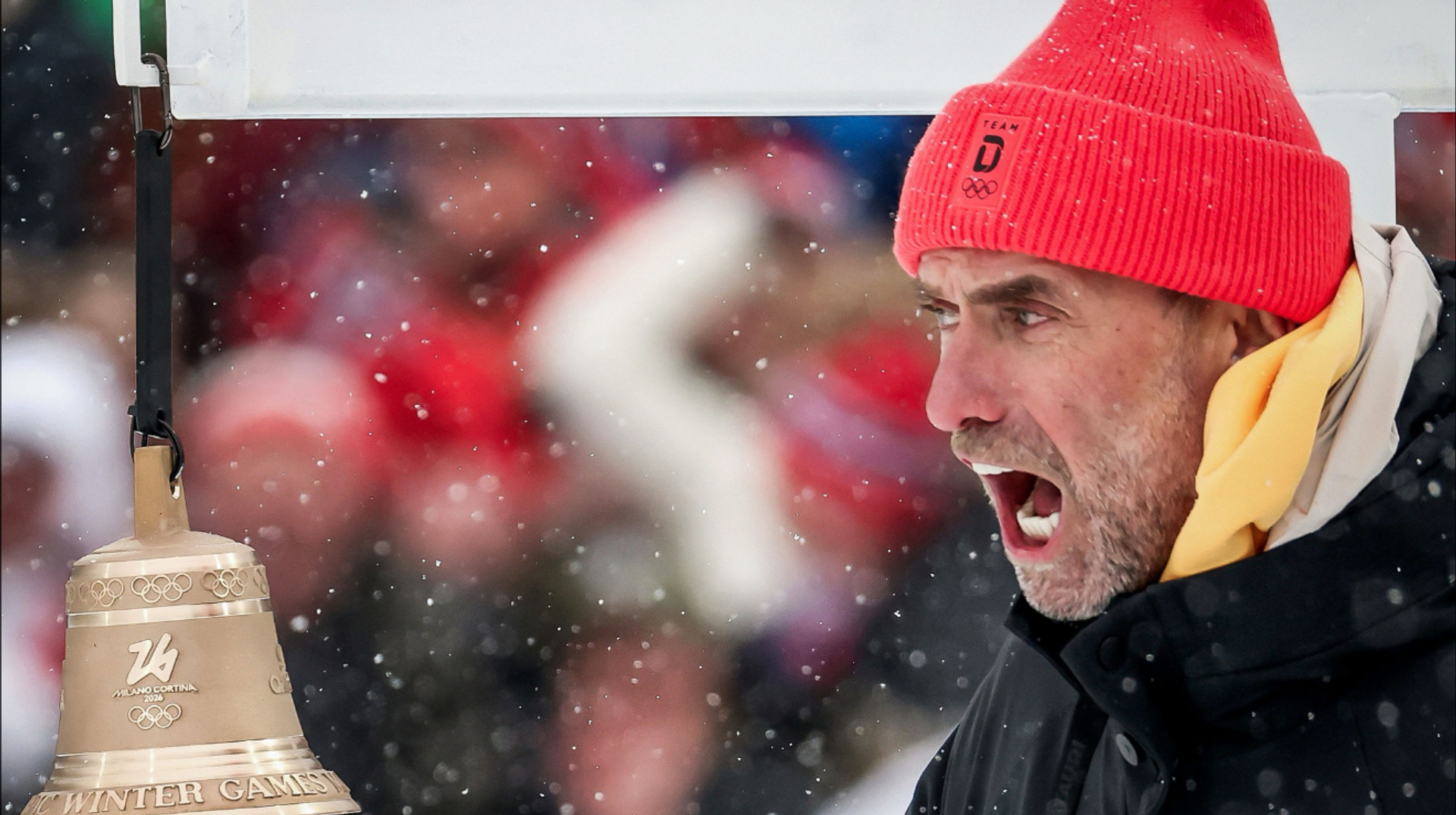 Легендарний тренер Ліверпуля виступив у незвичній ролі під час біатлонної гонки на Олімпіаді