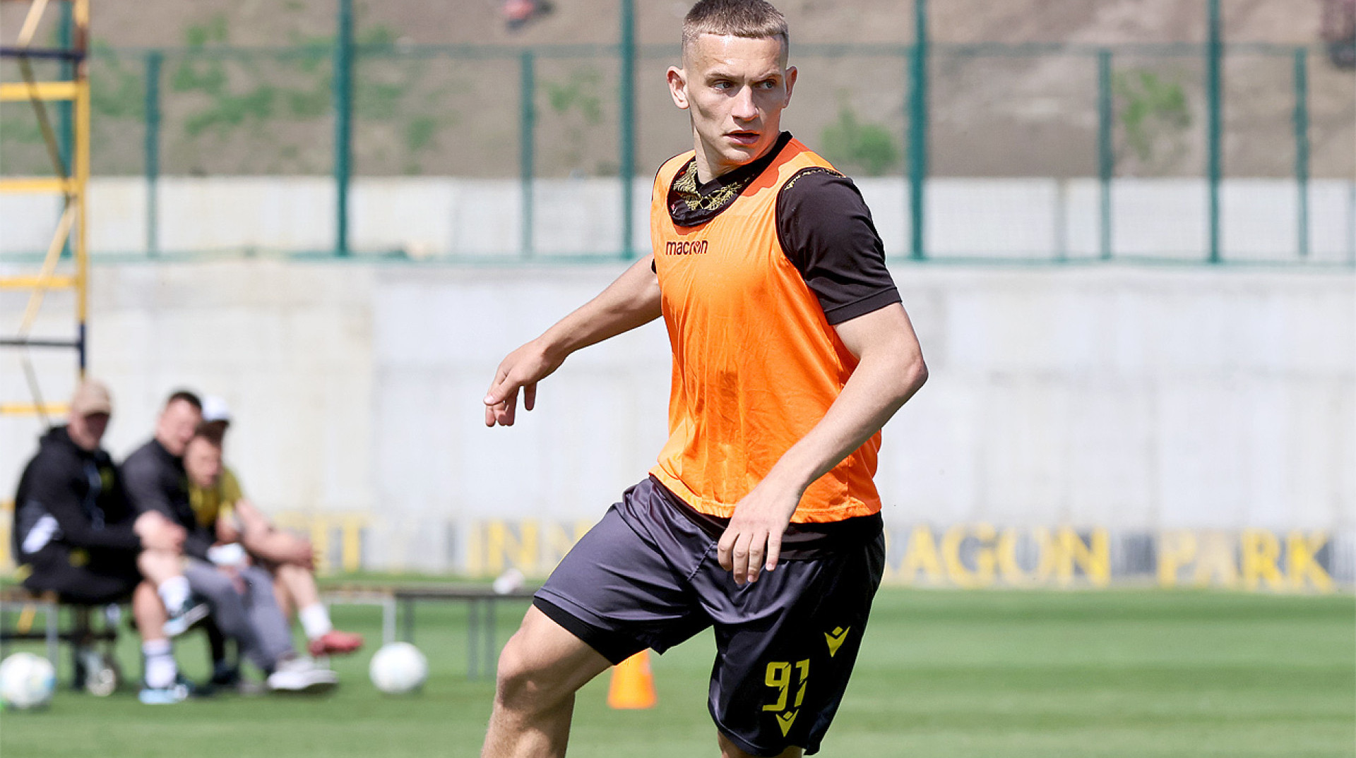 ЛНЗ підписав півзахисника Руха, на підході ще голкіпер та захисник львів'ян – джерело