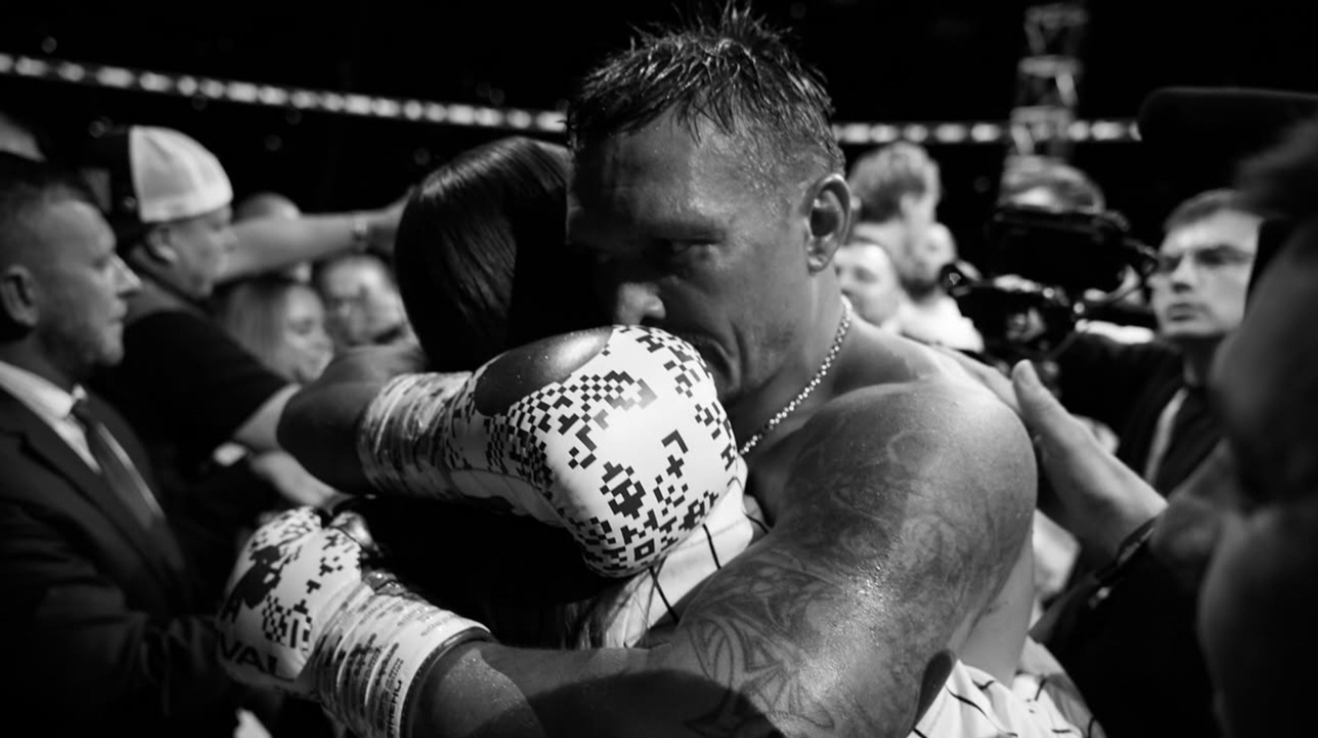 Мій чемпіон, моя гордість: дружина Усика зворушливо привітала чоловіка із перемогою над Дюбуа