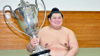 Битва йокозун, украинец Аонишики продолжает путь к озэки: завершился турнир сумо Аки-Башо в Токио