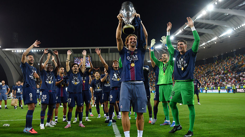 Презент від капітана: зірка ПСЖ подарував Забарному свою медаль за перемогу у Суперкубку УЄФА