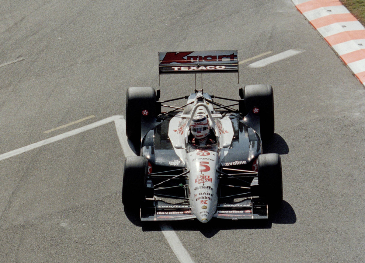 Найджел Мэнселл выигрывает свою дебютную гонку в серии CART