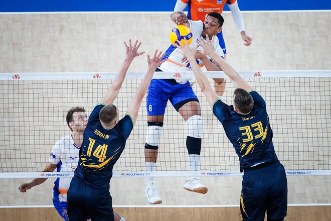 Ілля Ковальов та Валерій Тодуа на блоці