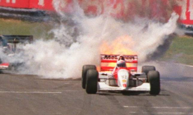 Возгорание болида Мартина Брандла на старте Гран-при Великобритании 1994