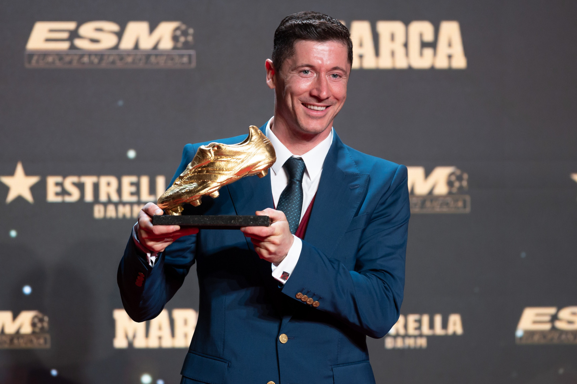 Роберт Левандовский стал обладателем Золотой бутсы в 2022 году