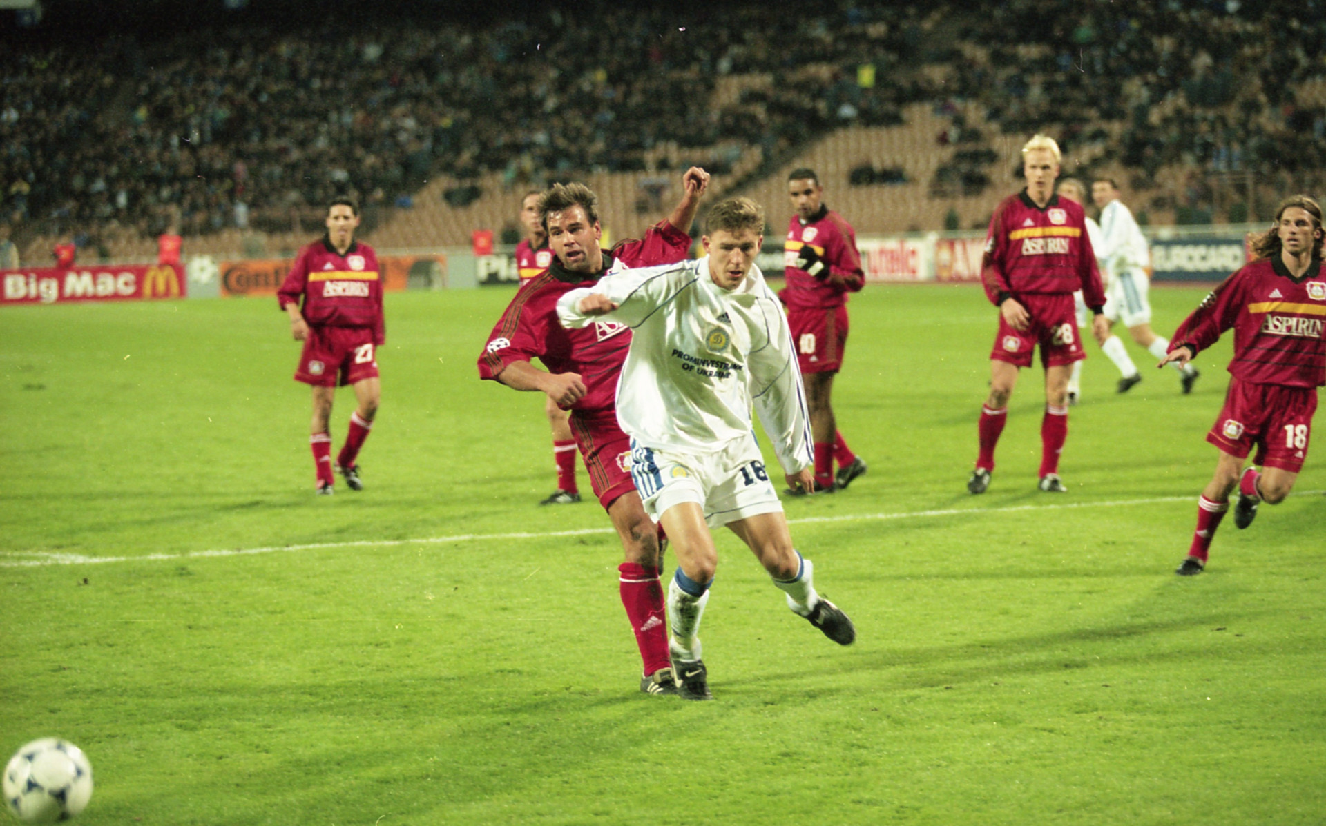 Ліга чемпіонів-1999/00. Динамо – Баєр (4:2). Ульф Кірстен проти Максима Шацьких