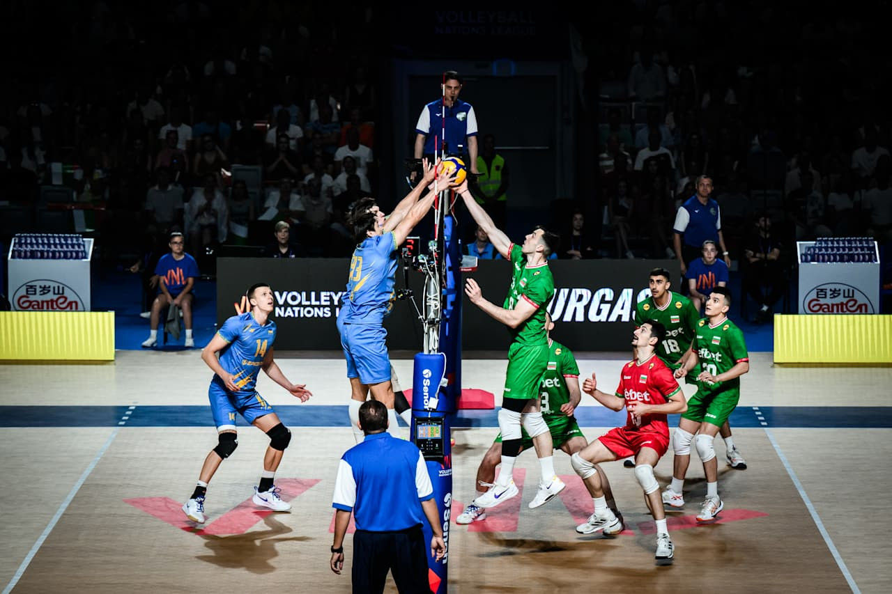 National teams of Ukraine and Bulgaria fight for a transition ball