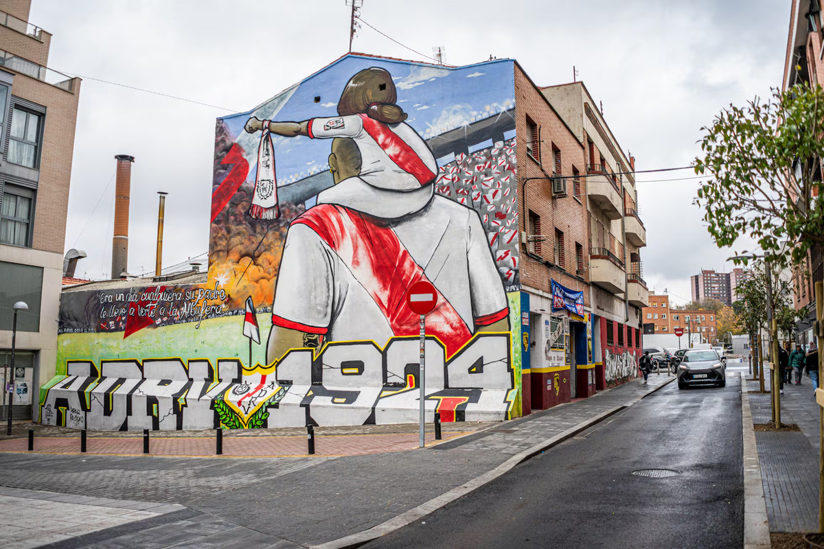 У Вальєкасі безліч муралів присвячені Райо, elpais.com