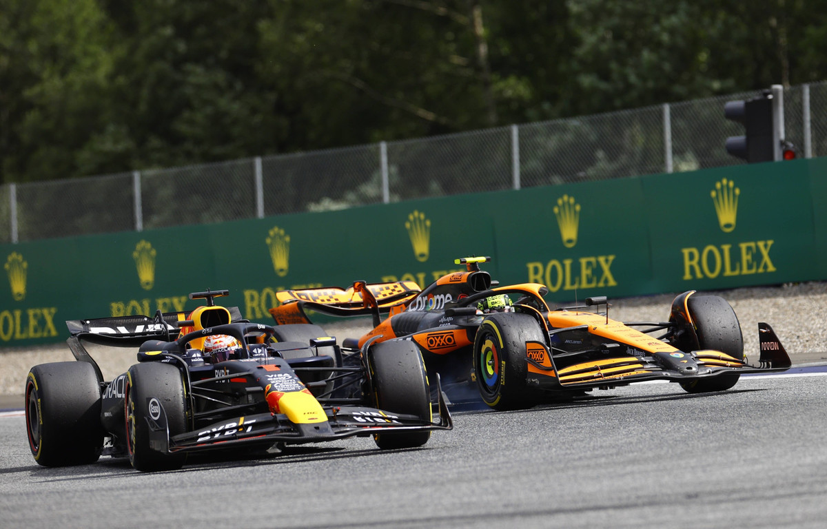 Макс Ферстаппен обороняє позицію від атак Ландо Норріса на Гран-прі Австрії 2024