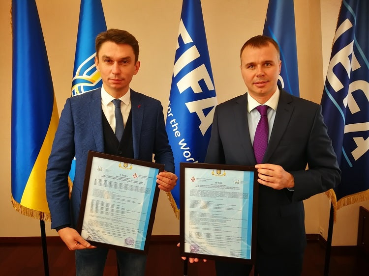 Юрій Запісоцький, зліва