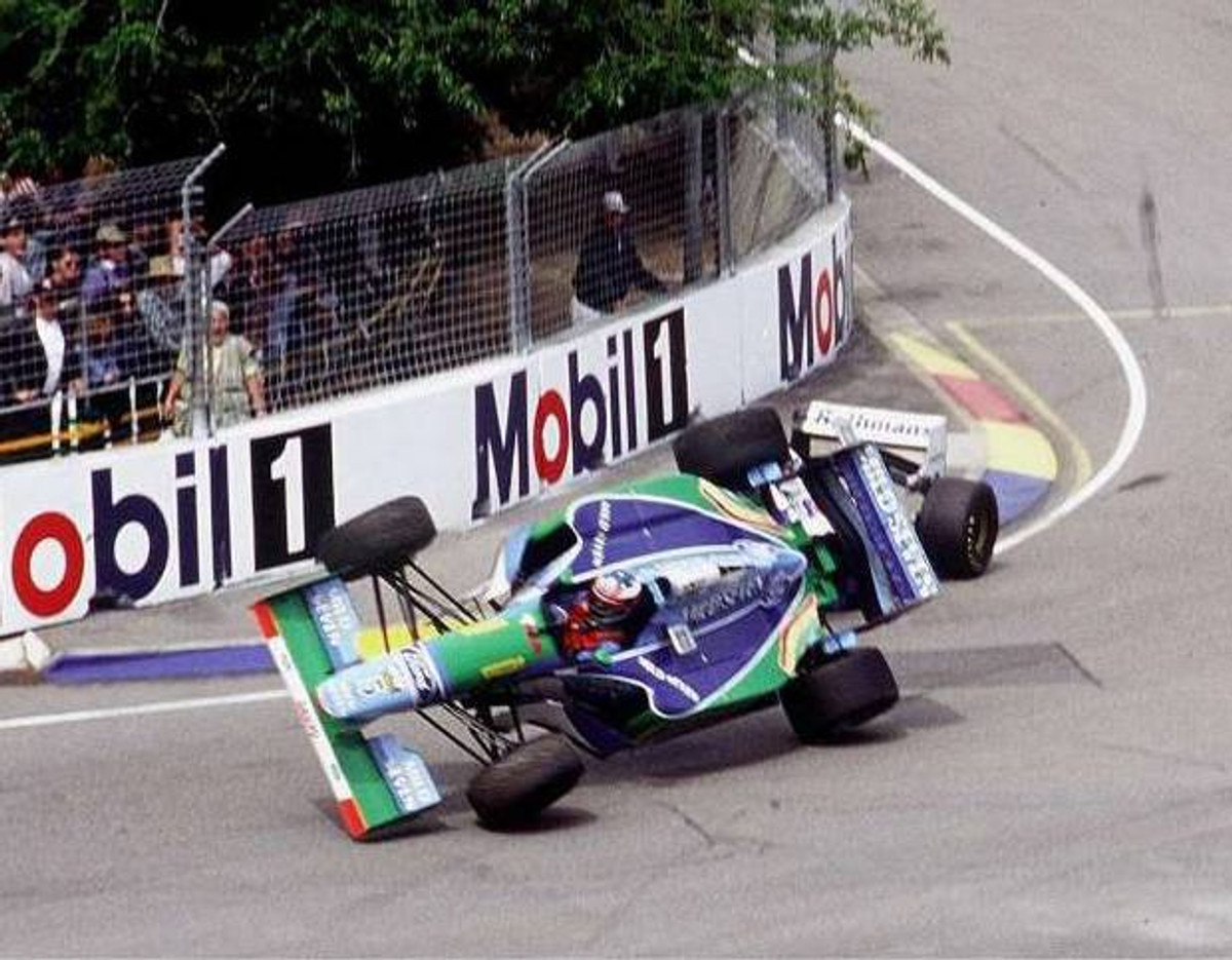 Столкновение Михаэля Шумахера и Деймона Хилла в финальной гонке сезона 1994