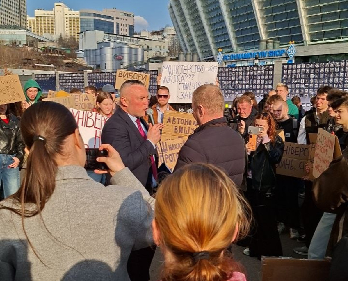 Тимофєєв відповідає на питання Ригана