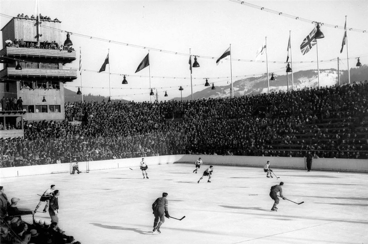 1936 рік. 10-тисячний Кюнстайсштадіон у Гарміш-Пантеркірхені, головну арену Зимової Олімпіади, побудували за 106 днів