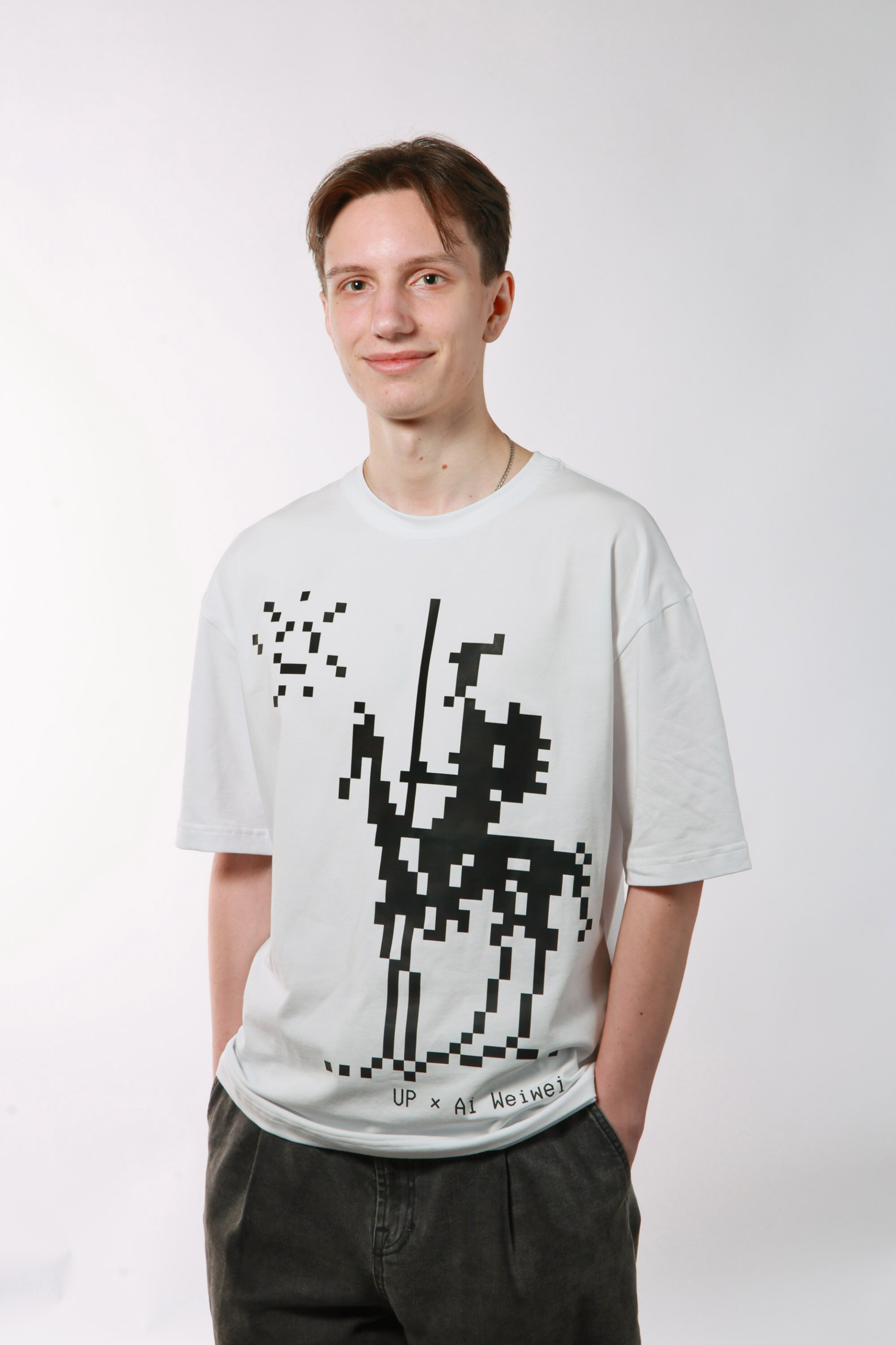 The deputy editor -in -chief of the champion Stanislav Lisak in a T -shirt with Don Quixote illustration from Ai Wewee