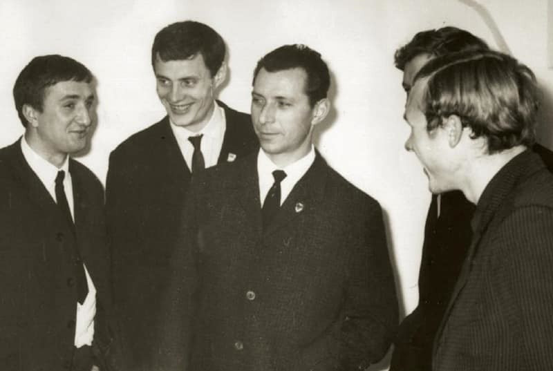 Семен Полонський (по центру)