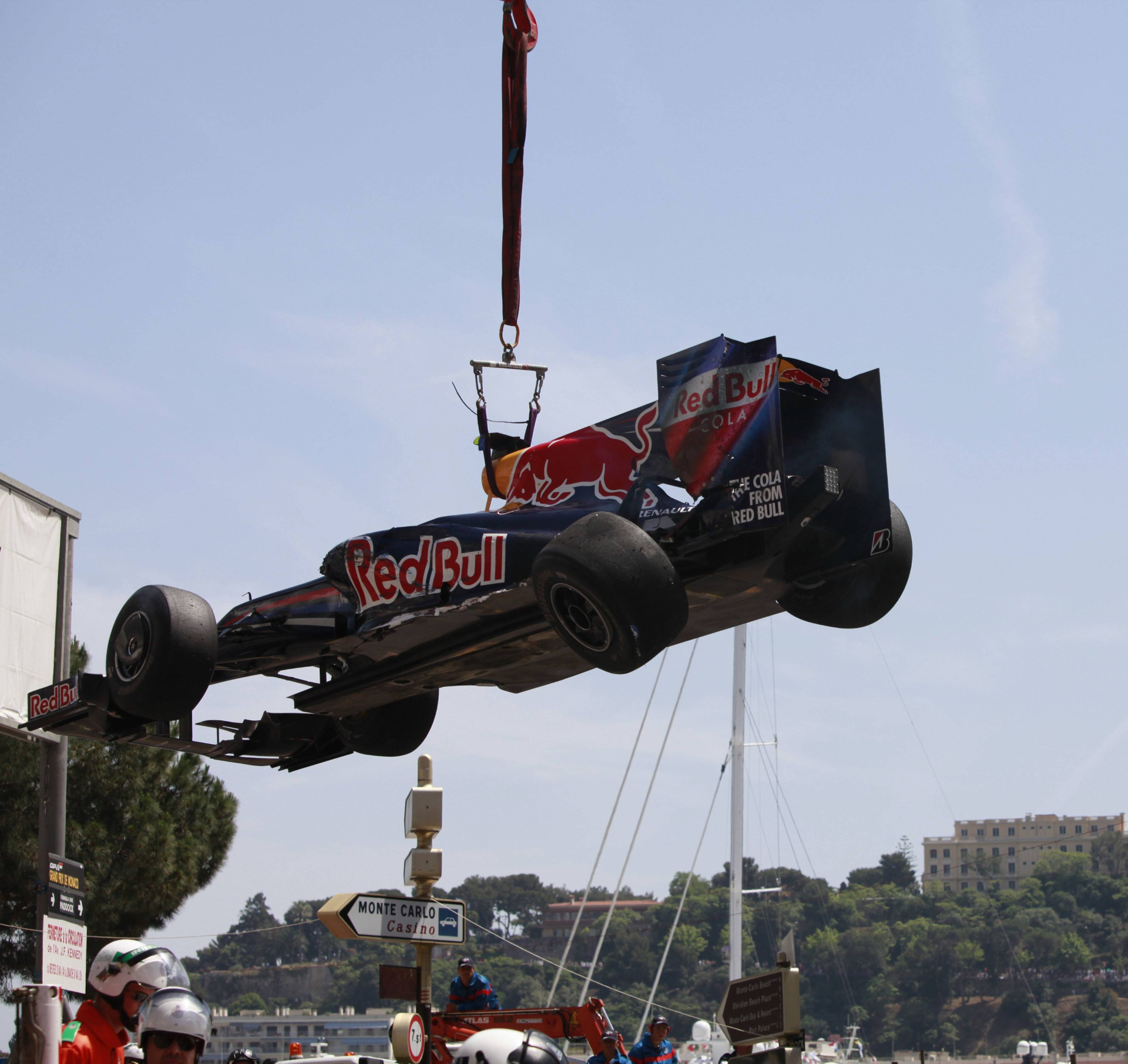 Разбитый болид Себастьяна Феттеля на Гран-при Монако 2009