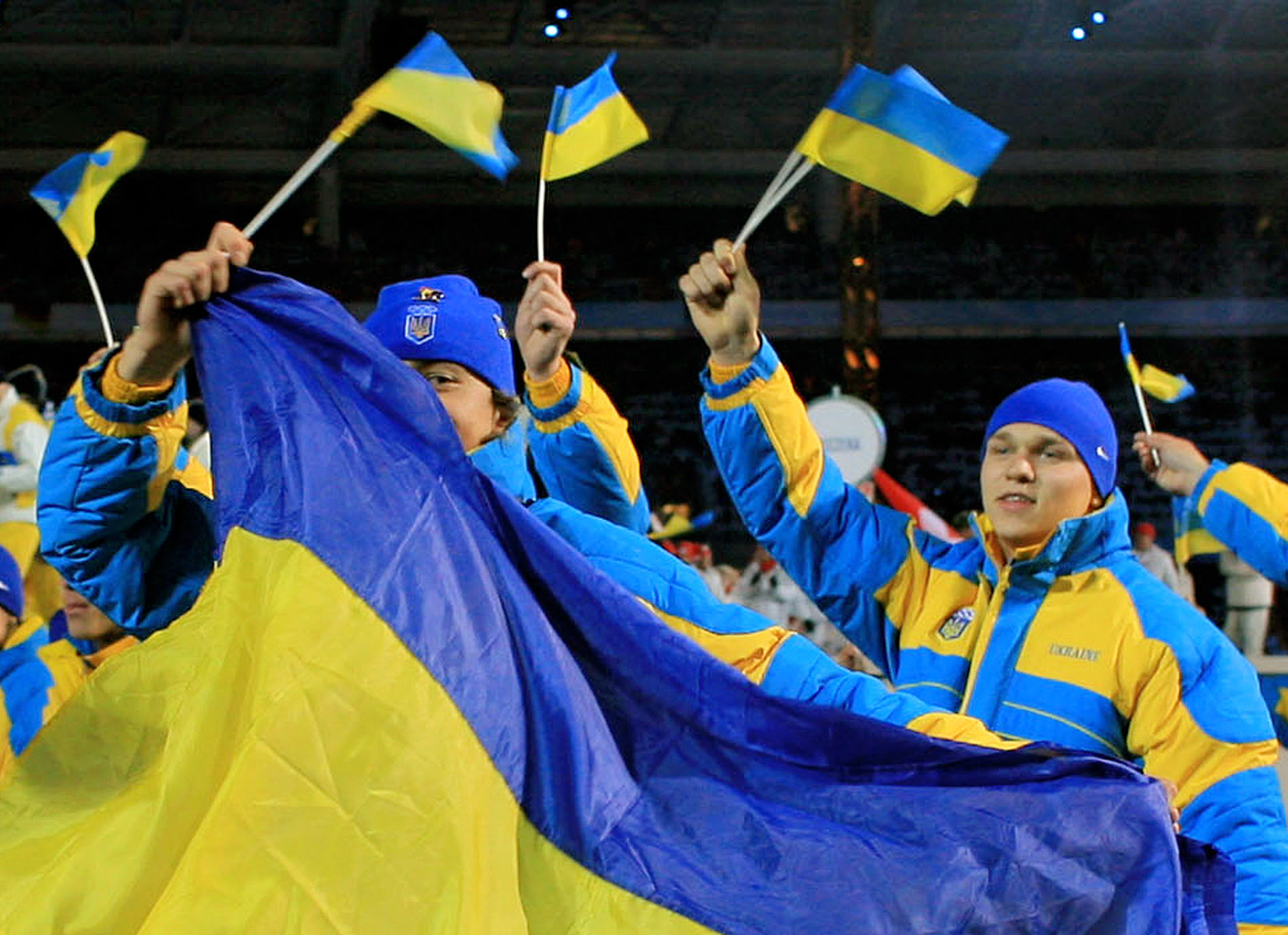 Біатлоніст В'ячеслав Деркач під час Церемонії відкриття Олімпійських ігор у Турині-2006