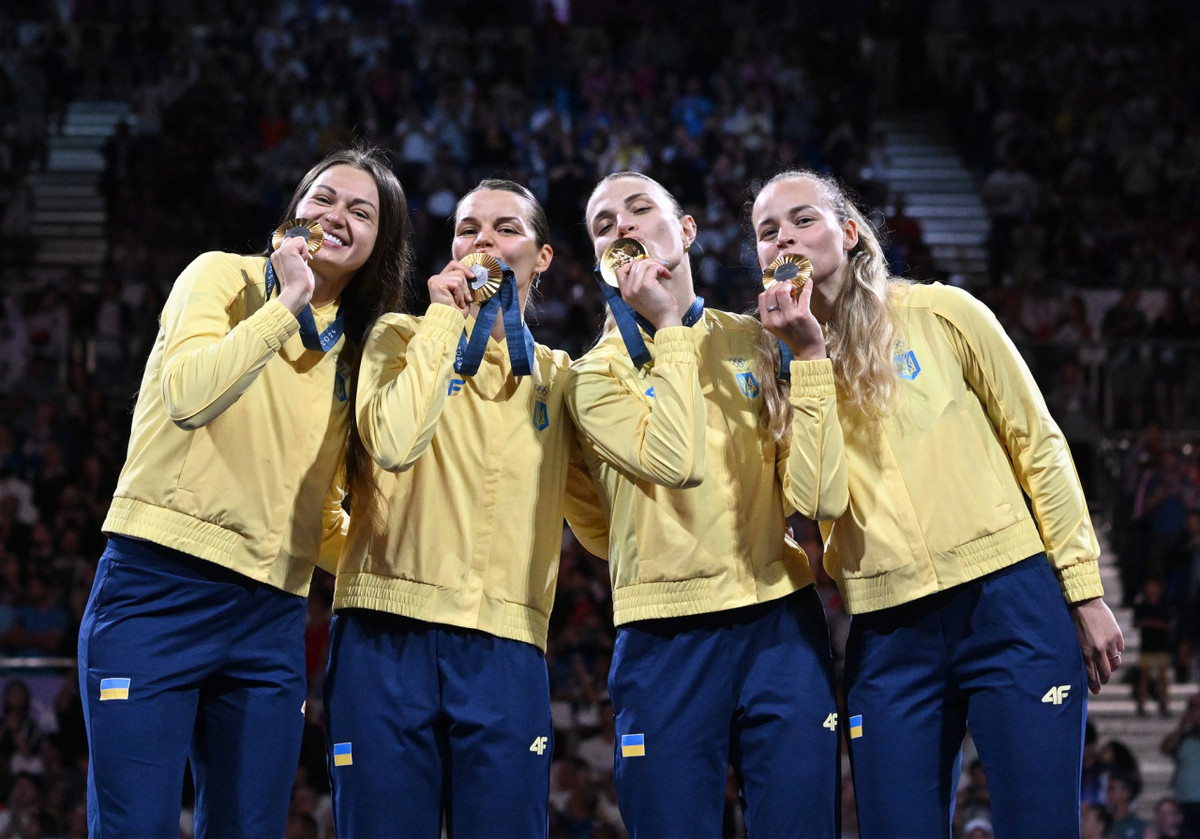 Золота медаль Ольги Харлан, Аліни Комащук, Юлії Бакастової та Олени Кравацької у командній першості шаблісток
