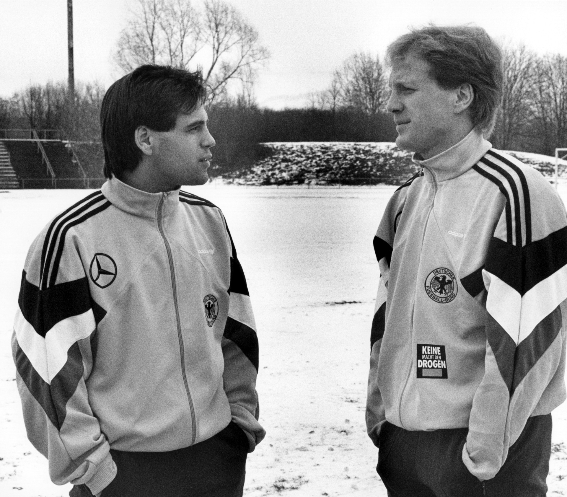 Ульф Кірстен і Маттіас Заммер у таборі збірної Німеччини в Штутгарті, 18 грудня 1990 року
