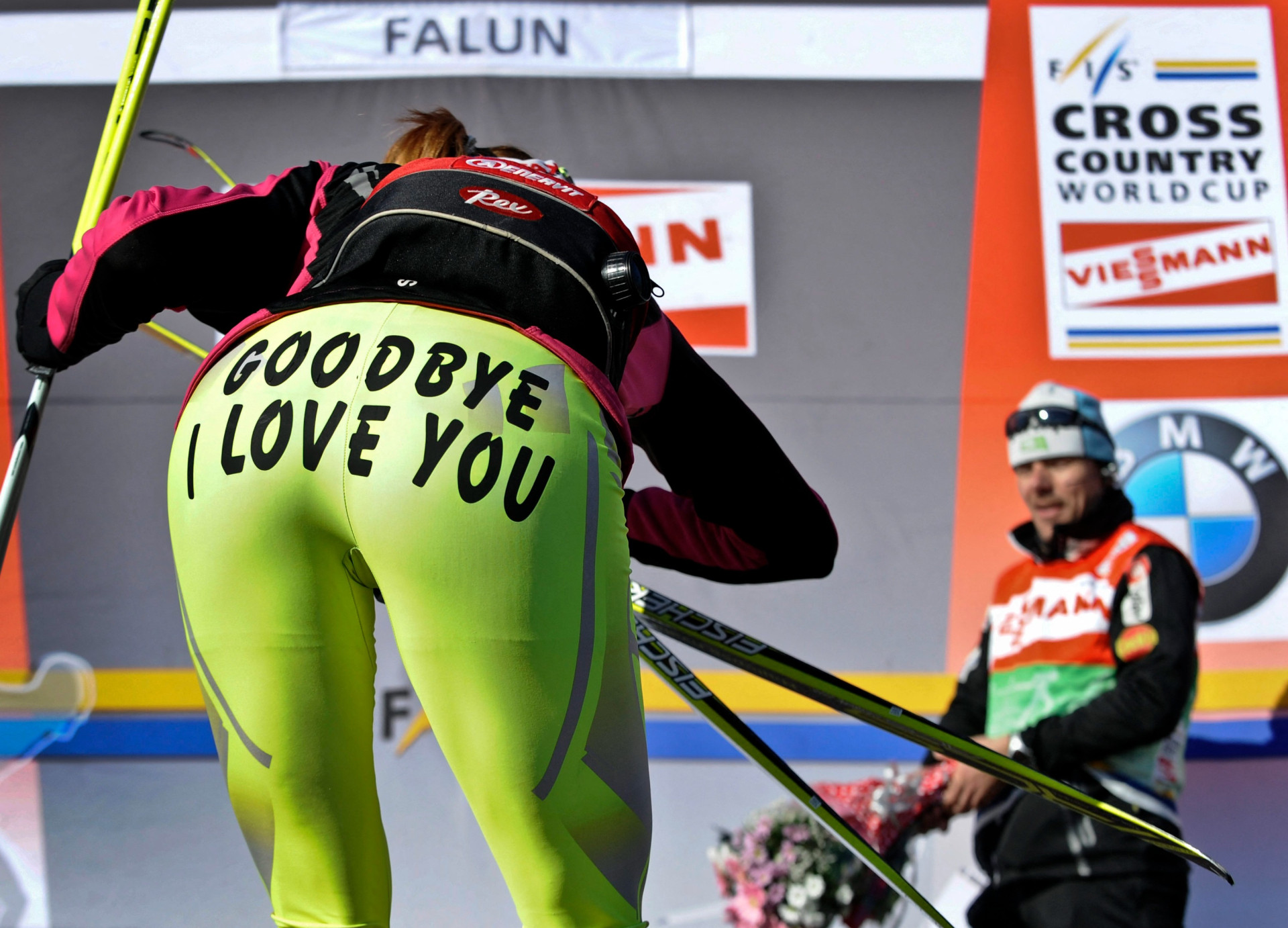 Майдіч із написом Прощавай, я люблю тебе в останній гонці в кар'єрі