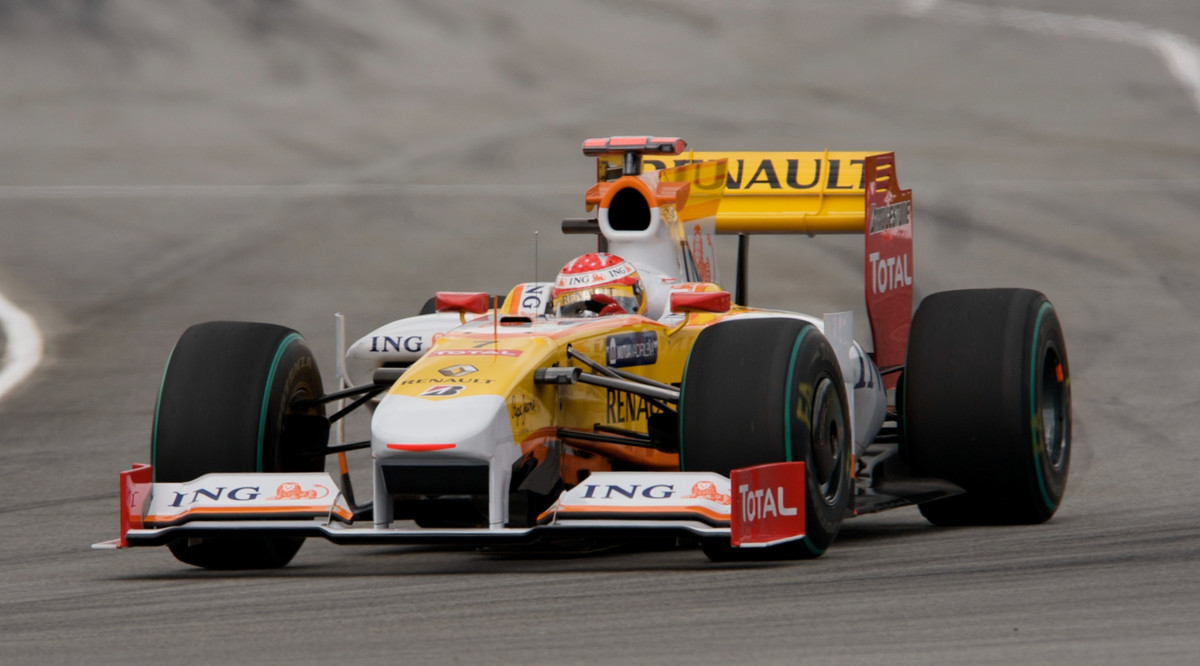 Фернандо Алонсо на Рено з системою KERS. Гран-прі Малайзії 2009