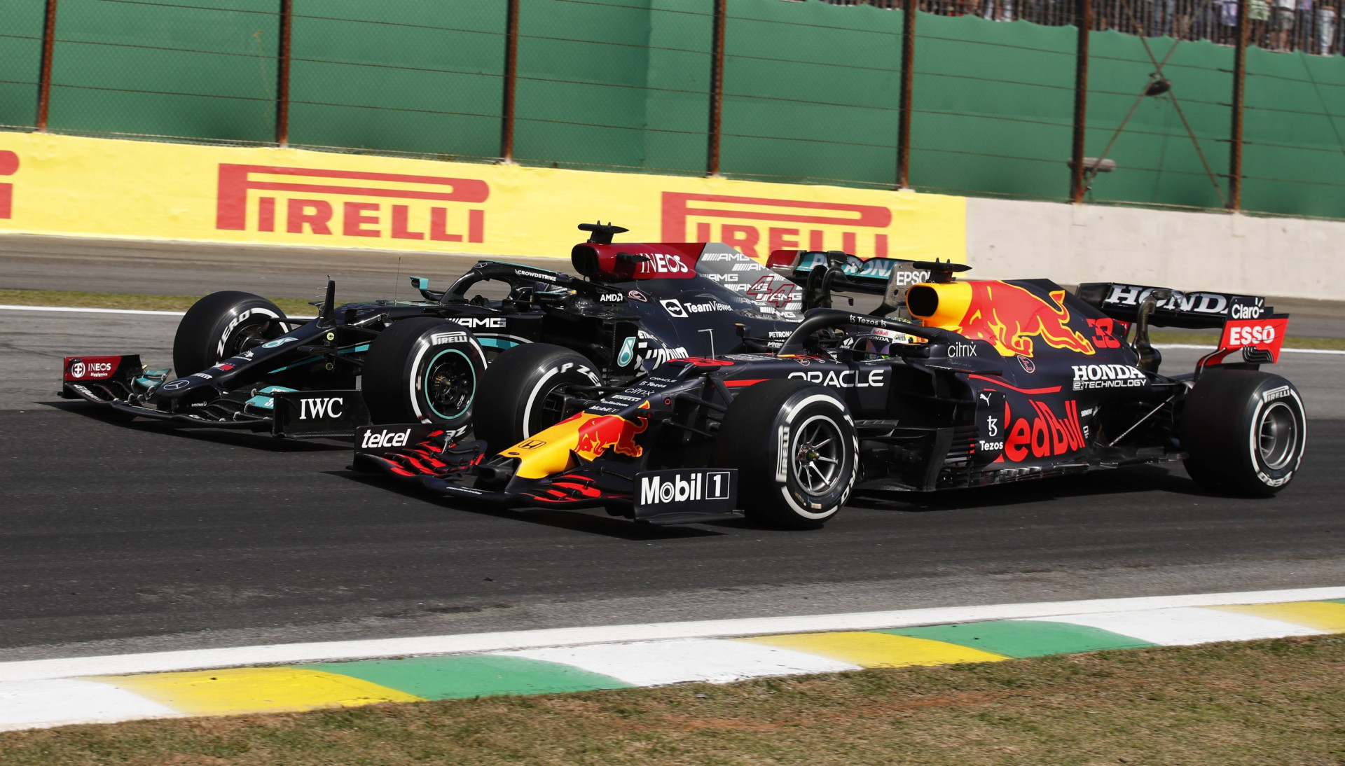 Боротьба Льюїса Гамільтона і Макса Ферстаппена на Гран-прі Бразилії 2021