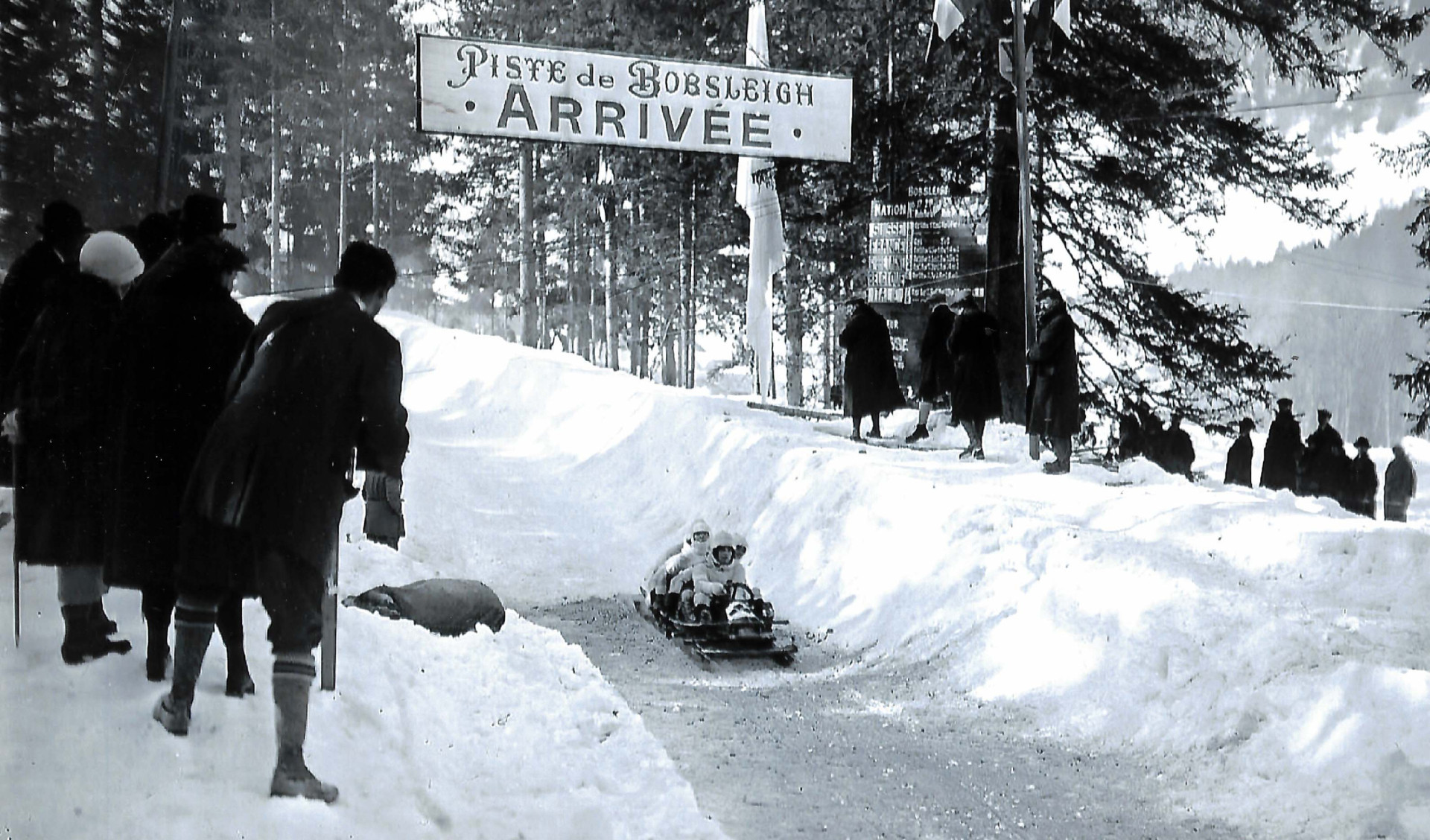 Зимова Олімпіада 1924 року. Траса для бобслею та решта спортивних споруд у Шамоні (Франція) були на той момент найсучаснішими та найбільшими в світі.