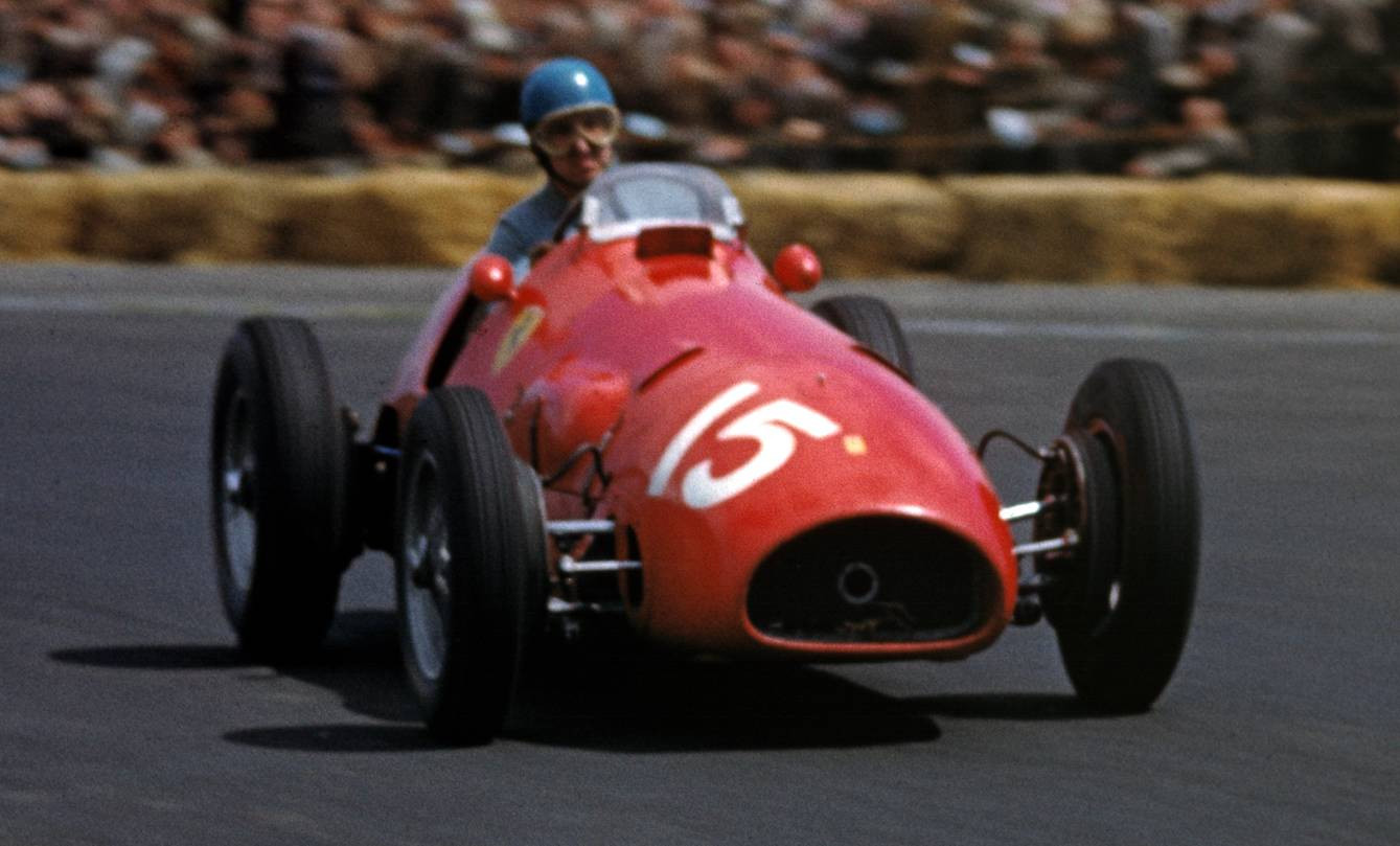Альберто Аскари за рулём Феррари 500 на Гран-при Великобритании 1952