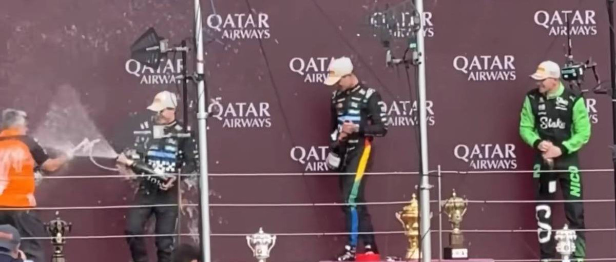 Макларены уходят в сторону, праздновать дубль своей компанией, оставляя Нико Хюлькенберга одного