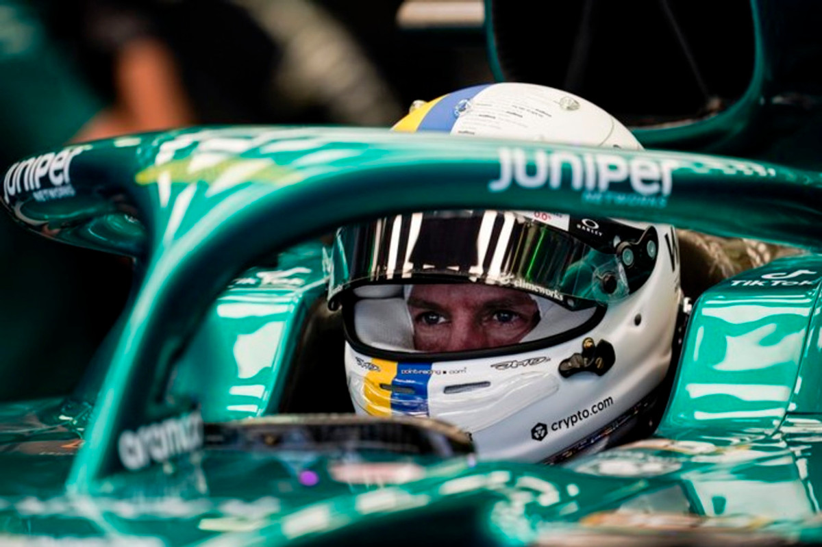 Себастьян Феттель у шоломі на підтримку України