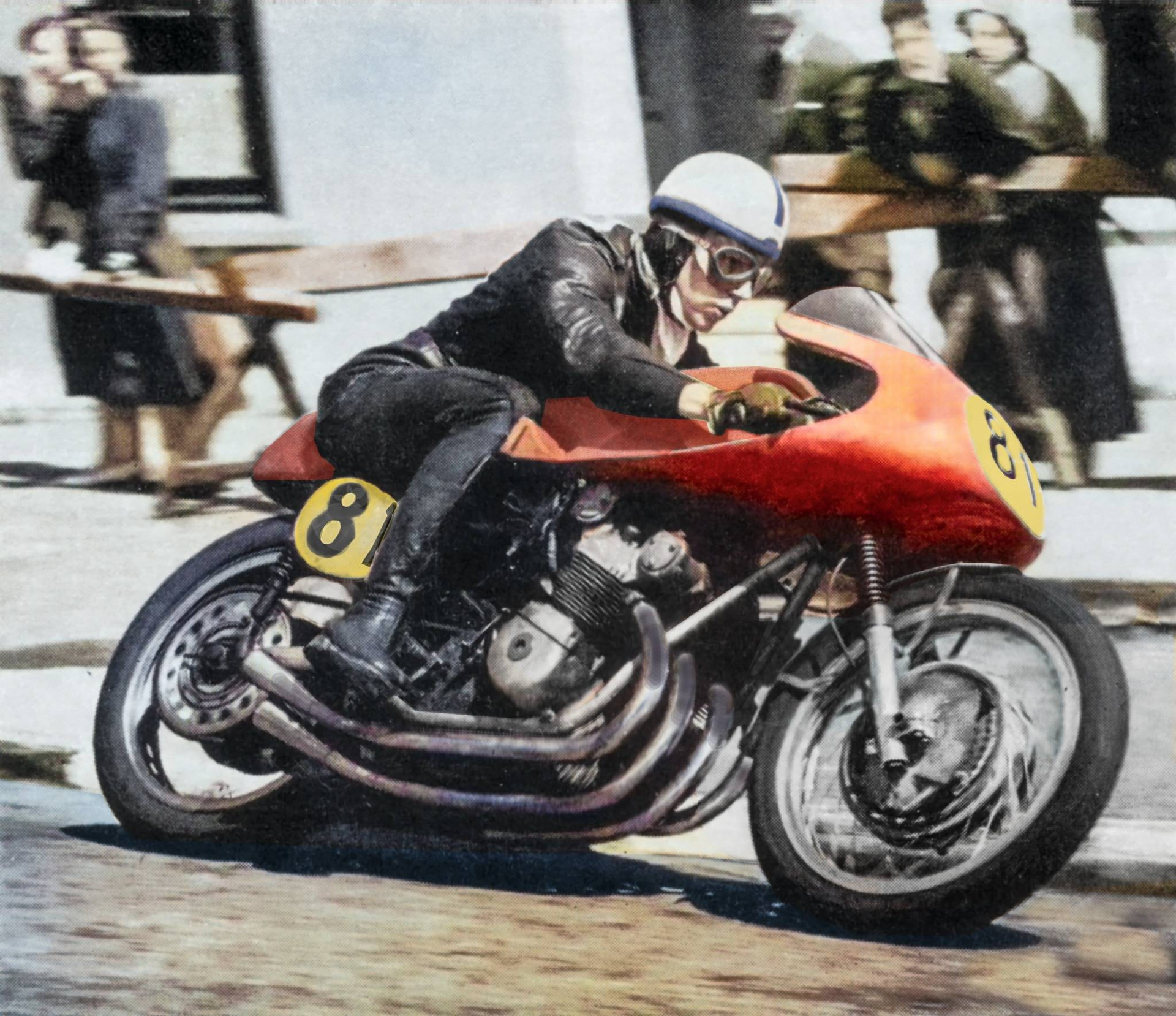 Джон Сёртиз мчится к победе на Турист Трофи 1956 года